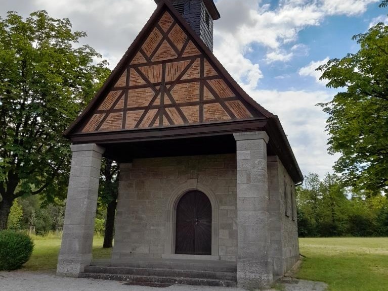 Kriegergedächtniskapelle Strahlungen